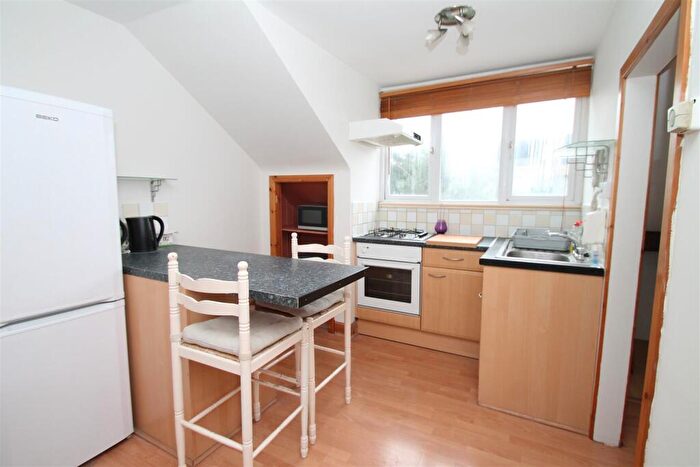 1 Bedroom Flat To Rent In Lodge Drive, Palmers Green, London, N13