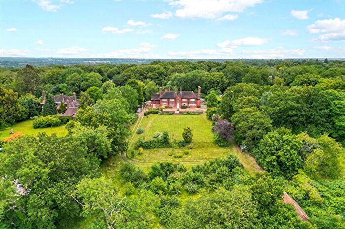 4 Bedroom Apartment For Sale In Rowley Lane, Barnet, EN5