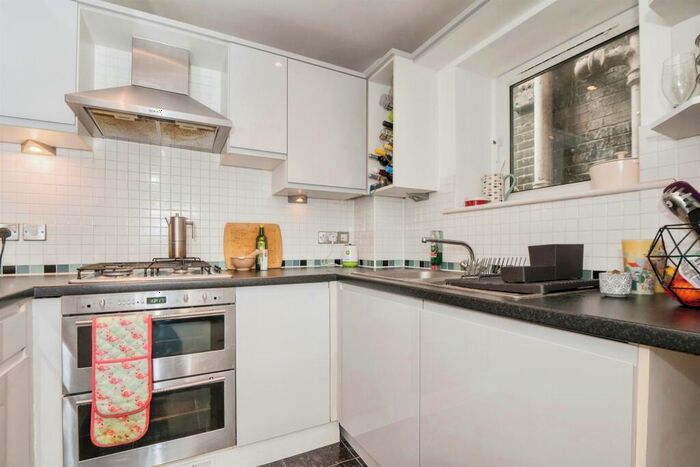 1 Bedroom Flat For Sale In Neptune Way, Southampton, SO14