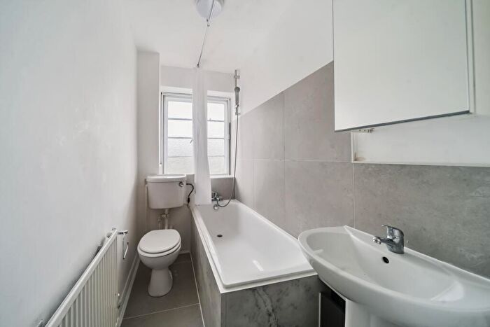 1 Bedroom Flat To Rent In Shoot Up Hill Kilburn, NW2