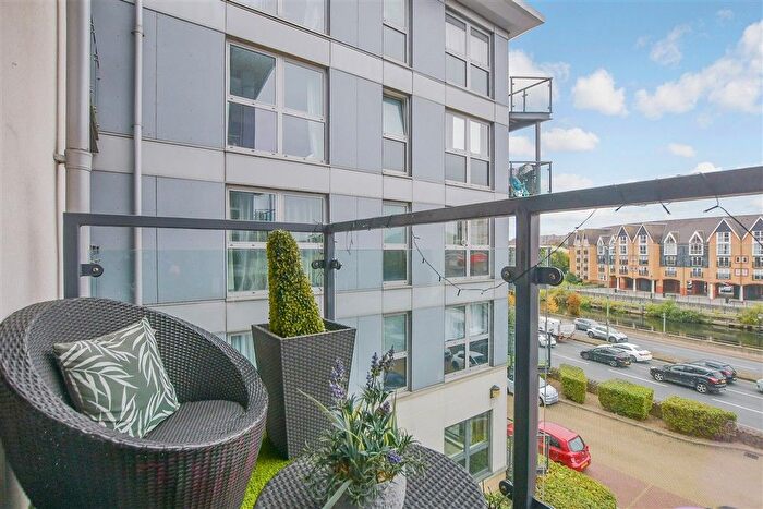 2 Bedroom Flat For Sale In Mckenzie Court, Maidstone, Kent, ME14
