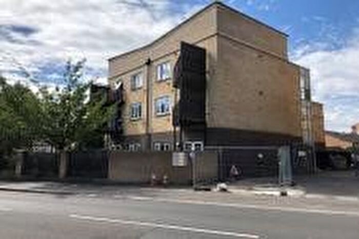 1 Bedroom Flat To Rent In Hamilton Court, Hanworth Road, Hounslow, Greater London, TW3