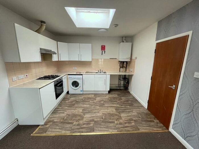 1 Bedroom Flat To Rent In High Street, Chatham, ME4