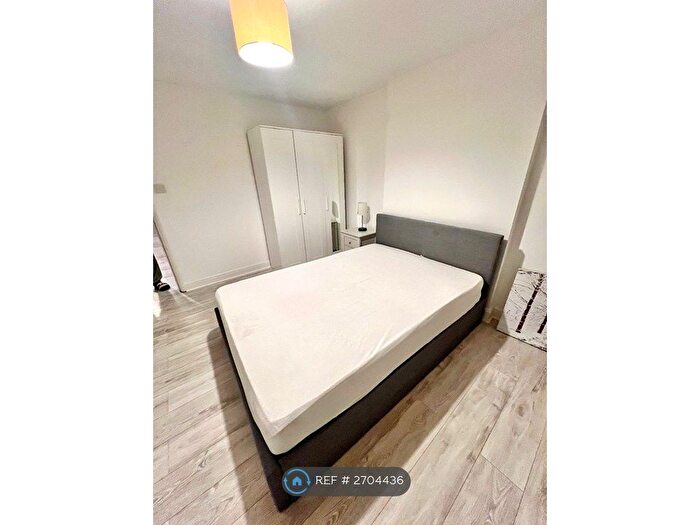 2 Bedroom Flat To Rent In Elmsworth Avenue, Hounslow, TW3