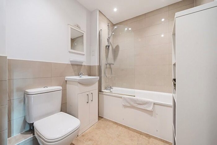 2 Bedroom Flat For Sale In Jefferson House, Stevenage, Hertfordshire, SG1