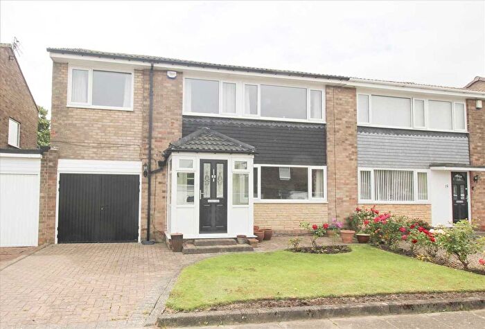 4 Bedroom Semi-detached House For Sale In Minting Place, Whitelea Dale, Cramlington, NE23