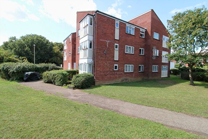 1 Bedroom Flat For Sale In Red Willow, Harlow, CM19