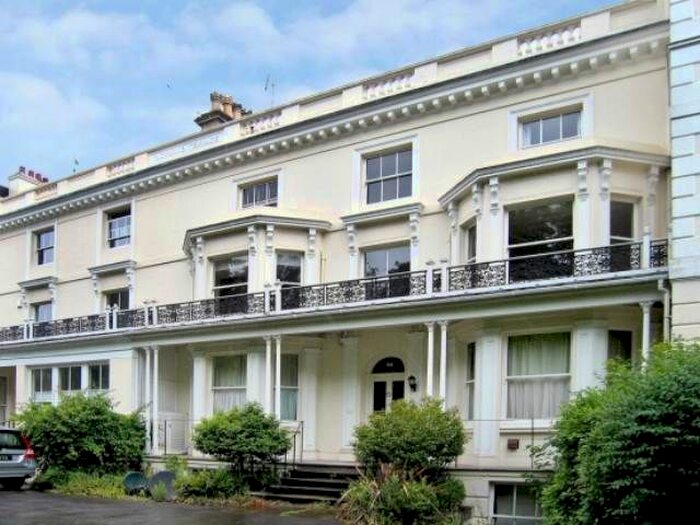 2 Bedroom Flat To Rent In London Road, Tunbridge Wells, Kent, TN1
