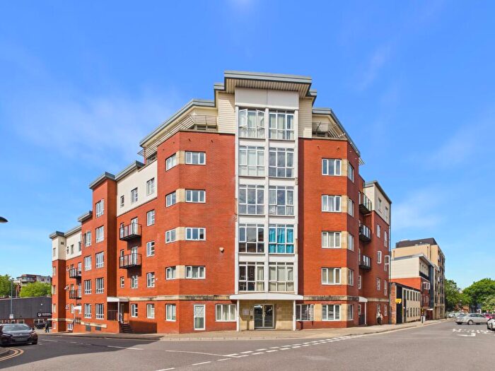 3 Bedroom Flat For Sale In Townsend Way, Birmingham, B1