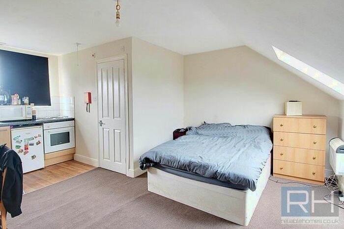 Studio To Rent In High Road, Bounds Green, London, N22