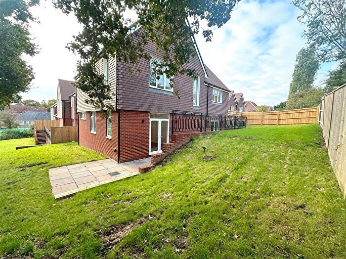 3 Bedroom Detached House To Rent In Market Gardens, Fairlight, TN35