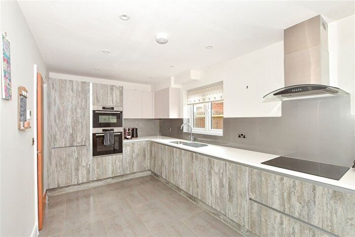 4 Bedroom Link Detached House For Sale In Bannisters Croft, Blindley Heath, Lingfield, Surrey, RH7