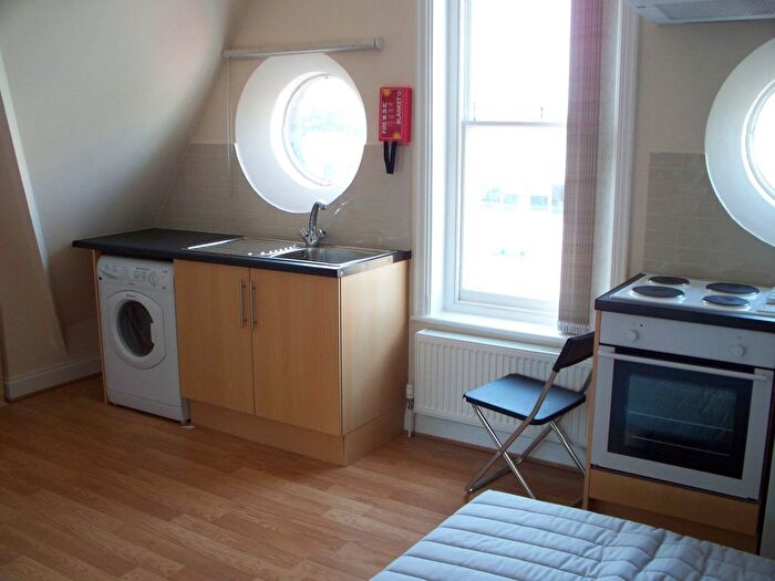 Studio To Rent In High Street, Acton, W3