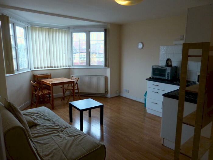 1 Bedroom Property To Rent In Beechcroft Avenue, London, NW11