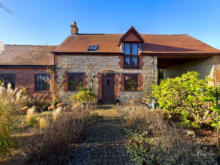 3 Bedroom Barn Conversion To Rent In Barton Hartshorn, Buckingham, Buckinghamshire, MK18