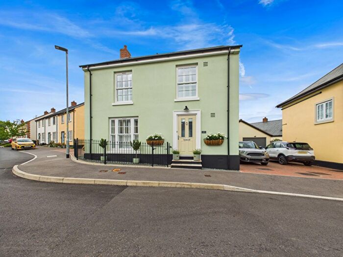 3 Bedroom Detached House For Sale In Cleverley Way, Calne, SN11