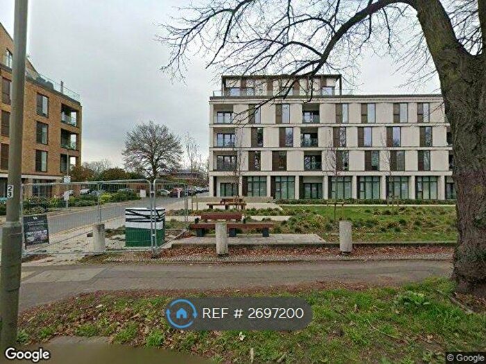 2 Bedroom Flat To Rent In King Court, Walton-On-Thames, KT12