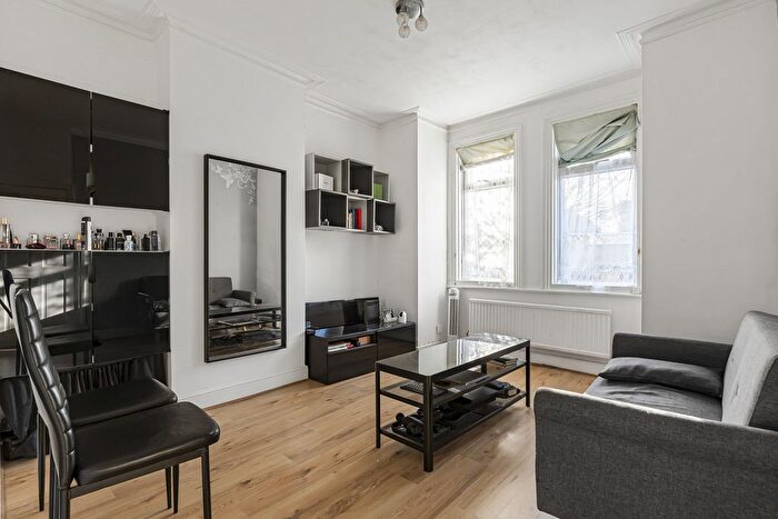 1 Bedroom Flat For Sale In Fortescue Road, London, SW19