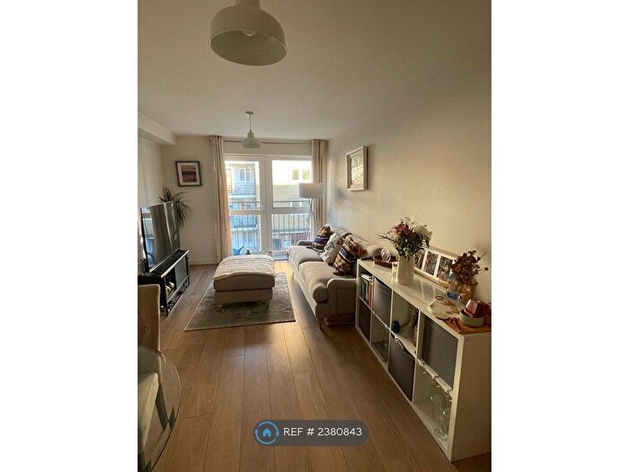 1 Bedroom Flat To Rent In Limerick Close, London, SW12