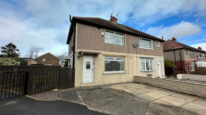 3 Bedroom Semi-Detached House To Rent In Wood Lane, Bradford, BD2