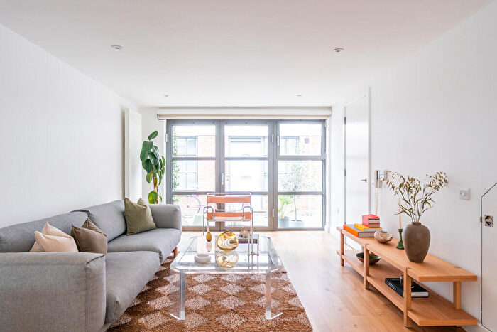 2 Bedroom Terraced House For Sale In Buckingham Road, De Beauvoir, London, N1