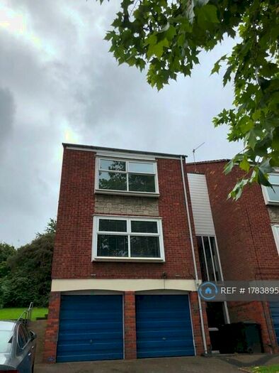 2 Bedroom Flat To Rent In Glynn Crescent, Halesowen, B63