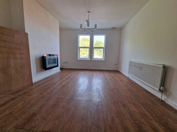 2 Bedroom Flat To Rent In Hope Street, Flat Wakefield, WF1