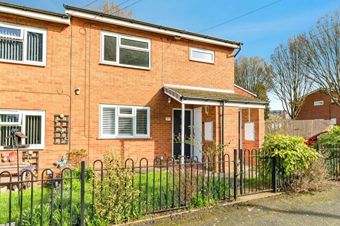 1 Bedroom Maisonette For Sale In Eden Grove, West Bromwich, B71