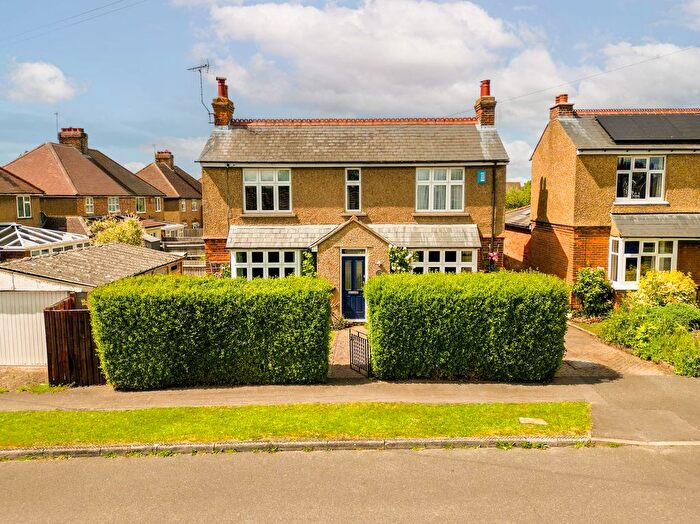 3 Bedroom Detached House For Sale In Spenser Road, Aylesbury, HP21