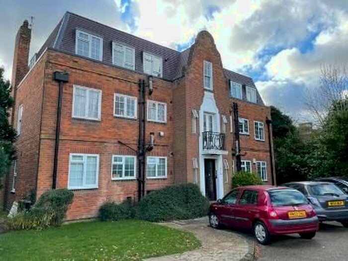 2 Bedroom Flat To Rent In Belmont Close, Cockfosters Barnet EN4