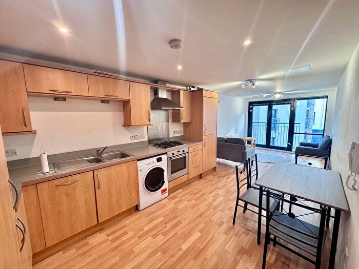 2 Bedroom Flat To Rent In The Atrium, Nottingham, NG2
