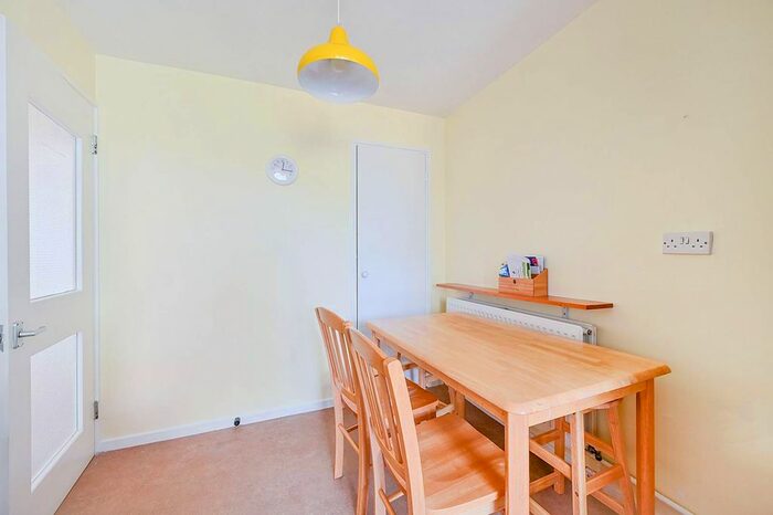 2 Bedroom Flat For Sale In Justin Close, Brentford, TW8