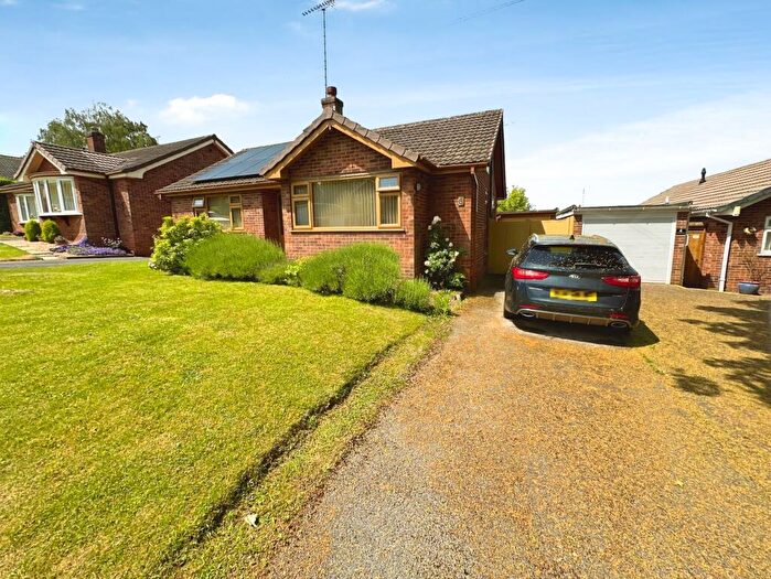 2 Bedroom Detached Bungalow For Sale In Highlands Drive, Burton-On-Trent, DE15