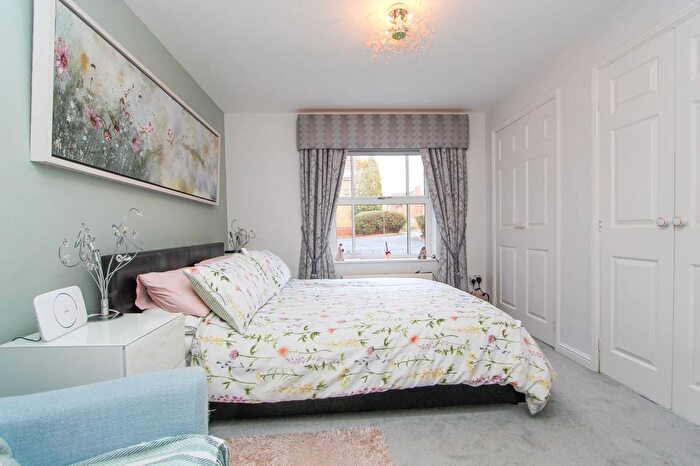 2 Bedroom Flat For Sale In Gunner Grove, Montgomery House, B75
