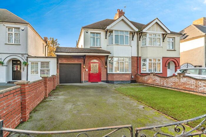 3 Bedroom Semi-Detached House For Sale In London Road, Bedford, Bedfordshire, MK42