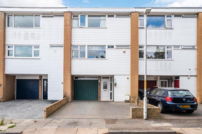 4 Bedroom Terraced House For Sale In Vicarage Drive, Northfleet, Kent, DA11