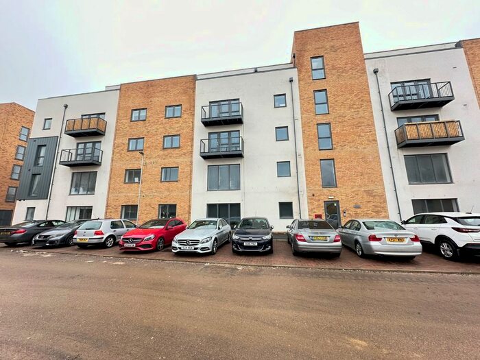 2 Bedroom Flat To Rent In Chestnut Apartments, Gorse Road, Luton, Bedfordshire, LU1