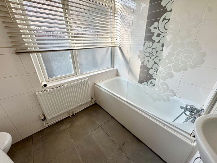 2 Bedroom Maisonette To Rent In Spikes Bridge Road, Southall, UB1