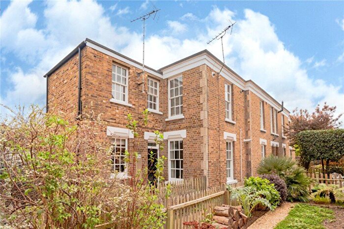 1 Bedroom Apartment For Sale In Prince Consort Cottages, Windsor, Berkshire, SL4