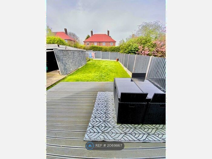 3 Bedroom Semi-Detached House To Rent In Birley Moor Way, Sheffield, S12