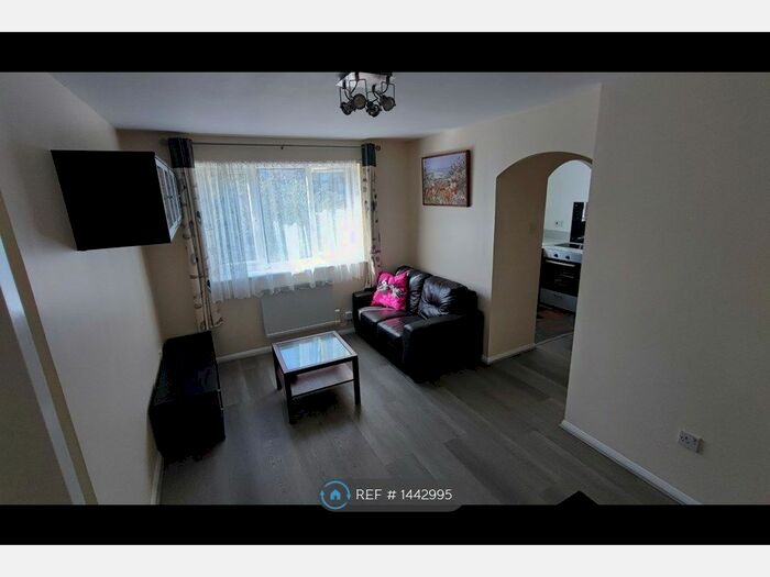 1 Bedroom Flat To Rent In Bream Close, London, N17