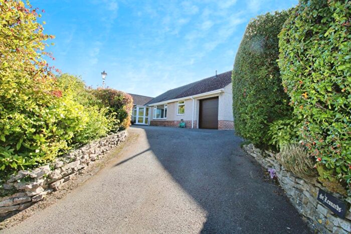 3 Bedroom Detached Bungalow For Sale In Paven Close, Purton, SN5