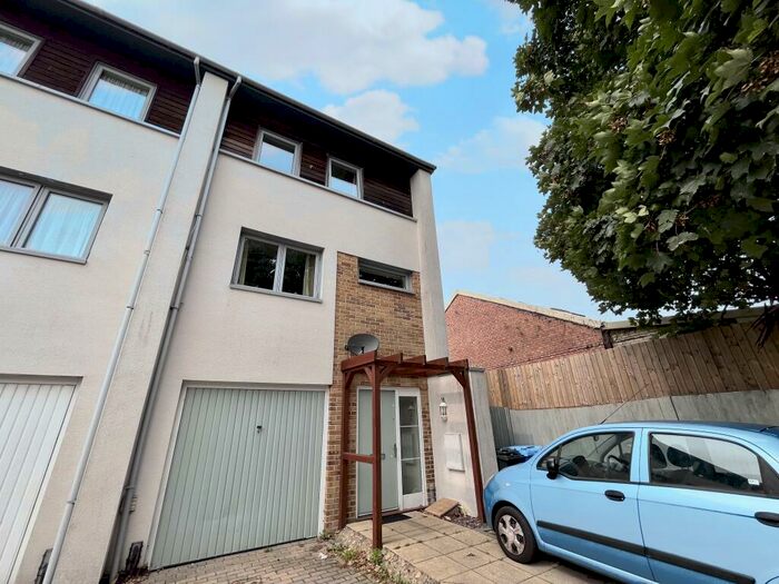 3 Bedroom Town House To Rent In Broomhill Way, Hamworthy, BH15