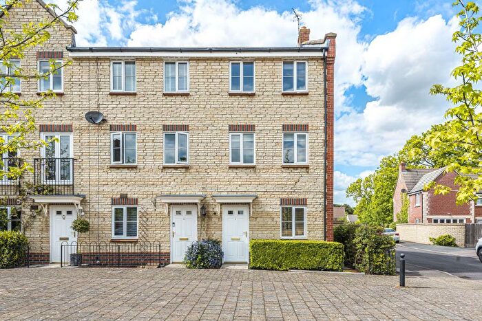 3 Bedroom Town House To Rent In Langford, Bicester, OX26