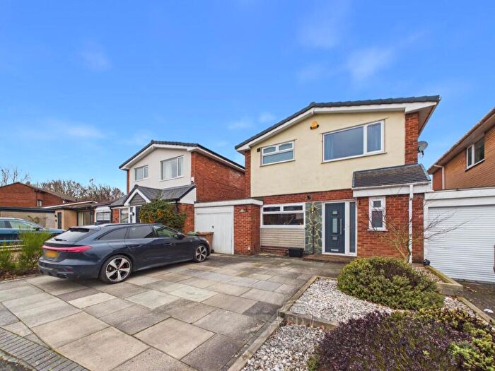 3 Bedroom Link Detached House For Sale In Lincoln Way, Rainhill, Prescot, L35