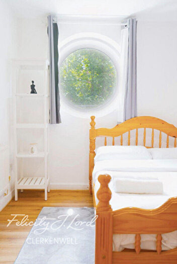 2 Bedroom Apartment To Rent In Seward Street, London, EC1V