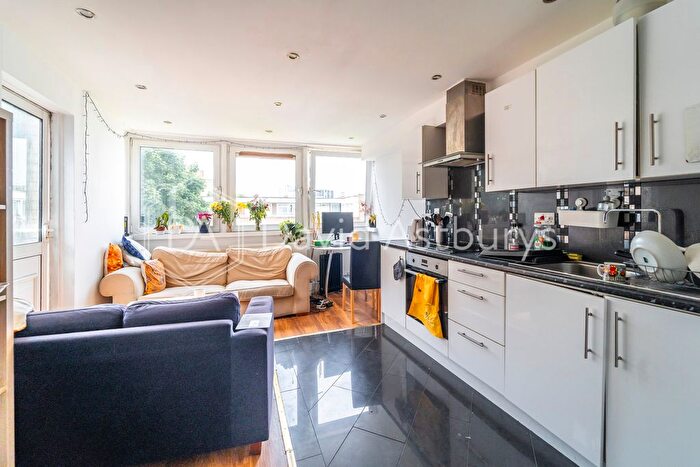 4 Bedroom Maisonette To Rent In Georges Road, Islington, London, N7