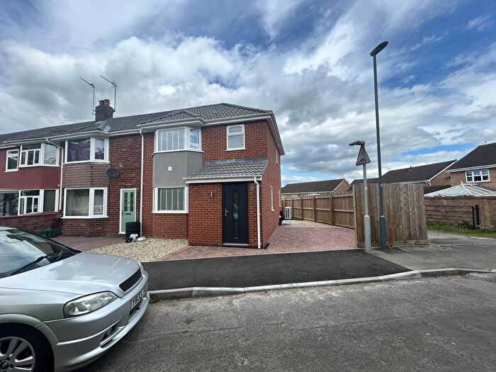 2 Bedroom Property To Rent In Vandyke Avenue, Keynsham, Bristol, BS31