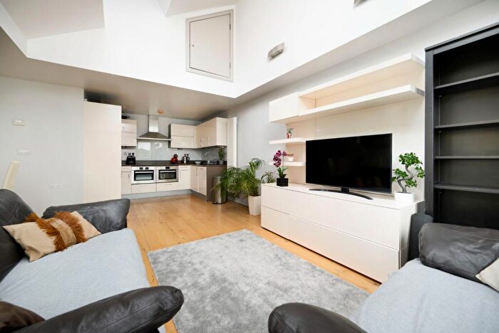 2 Bedroom Apartment For Sale In Sunflower Court, Granville Road, NW2