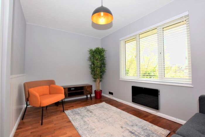 1 Bedroom Flat To Rent In Henley Drive, SE1